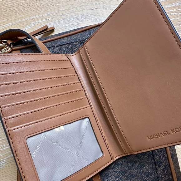 NWOT Michael Kors Logo Brown Pochette Shoulder Bag w/ Matching Passport Wallet - Picture 8 of 13